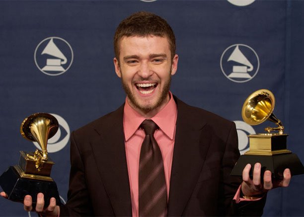 helloappleheads's tweet photo. post your favs with their grammy awards https://t.co/HajyLNkKkm