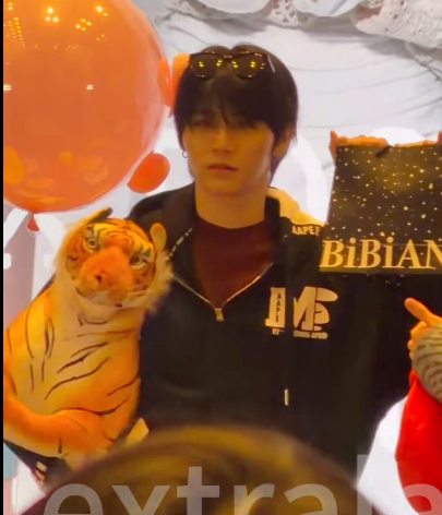 tae0_0san's tweet photo. lo berdua bisa stop ga ngaku harimau 😭✋🫵🩶

yg satu ngaku harimau, yg satu bilang dulunya dia harimau 😭😭😭 https://t.co/PEQD58fBgn