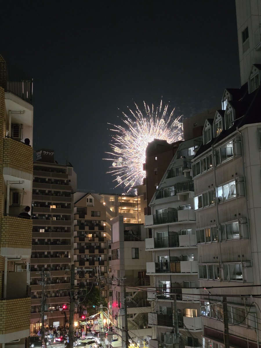 mirugai0's tweet photo. 天神祭奉納花火
今年はベランダでジンギスカンをしながら、見物。
花火がキレイ、メェーの保養になりました。（ヒツジだけにw）
#天神祭
#花火
#ベルのタレ
#松尾ジンギスカン https://t.co/JwPoZvRuXq