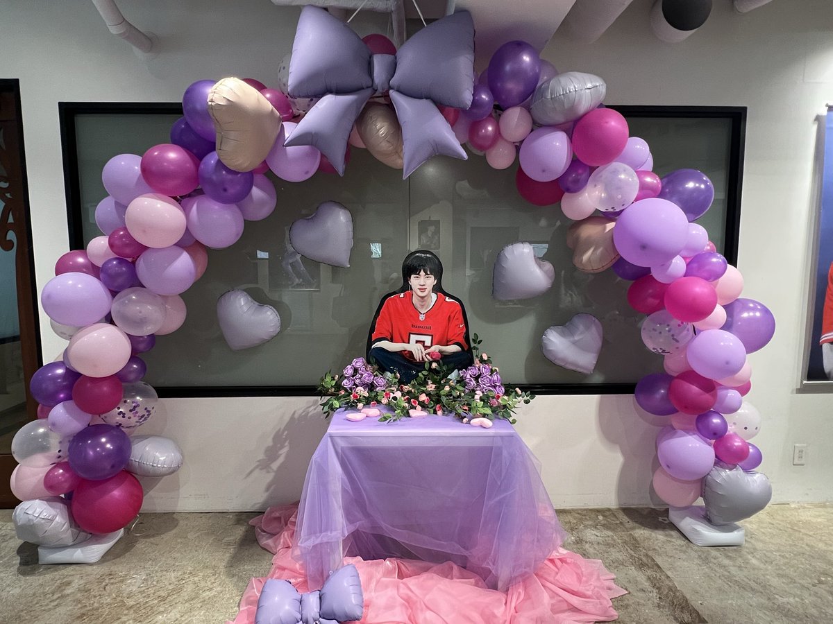RIO30129443's tweet photo. 続いてALB様の
✨𝑪𝒉𝒂𝒑𝒕𝒆𝒓 𝒐𝒇 𝑱𝒊𝒏 _ 𝑶𝒖𝒓 14𝒕𝒉 𝒎𝒐𝒎𝒆𝒏𝒕:
𝑭𝒓𝒐𝒎 2013 𝒕𝒐 2026✨

会場中に彩られるALB様の美しいジンさんに💘😍
流して下さる映像にも見惚れて動けない🥰
めちゃ幸せ〜🩷
開催して下さり本当にありがとうございました❣️

@ALittleBraver92  님
@ALB92_JP  様 https://t.co/JxmeUf9LMW