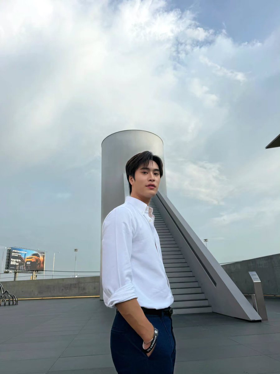 GeminiHome_TH's tweet photo. เชิ้ตขาวที่ถูกต้อง✅

เรียบง่ายแต่หล่อแบบไม่มีอะไรมาต้าน🙂‍↕️ ยิ่งใส่เชิ้ตสีขาวยิ่งดูสะอาดตา อบอุ่น มีเสน่ห์จนละสายตาไม่ได้เลย หล่อทุกมุม ✨

#CHANELXGEMINI @CHANEL 
#Gemini_NT #เจมีไนน์ @CHANEL https://t.co/n5asNWw5kE