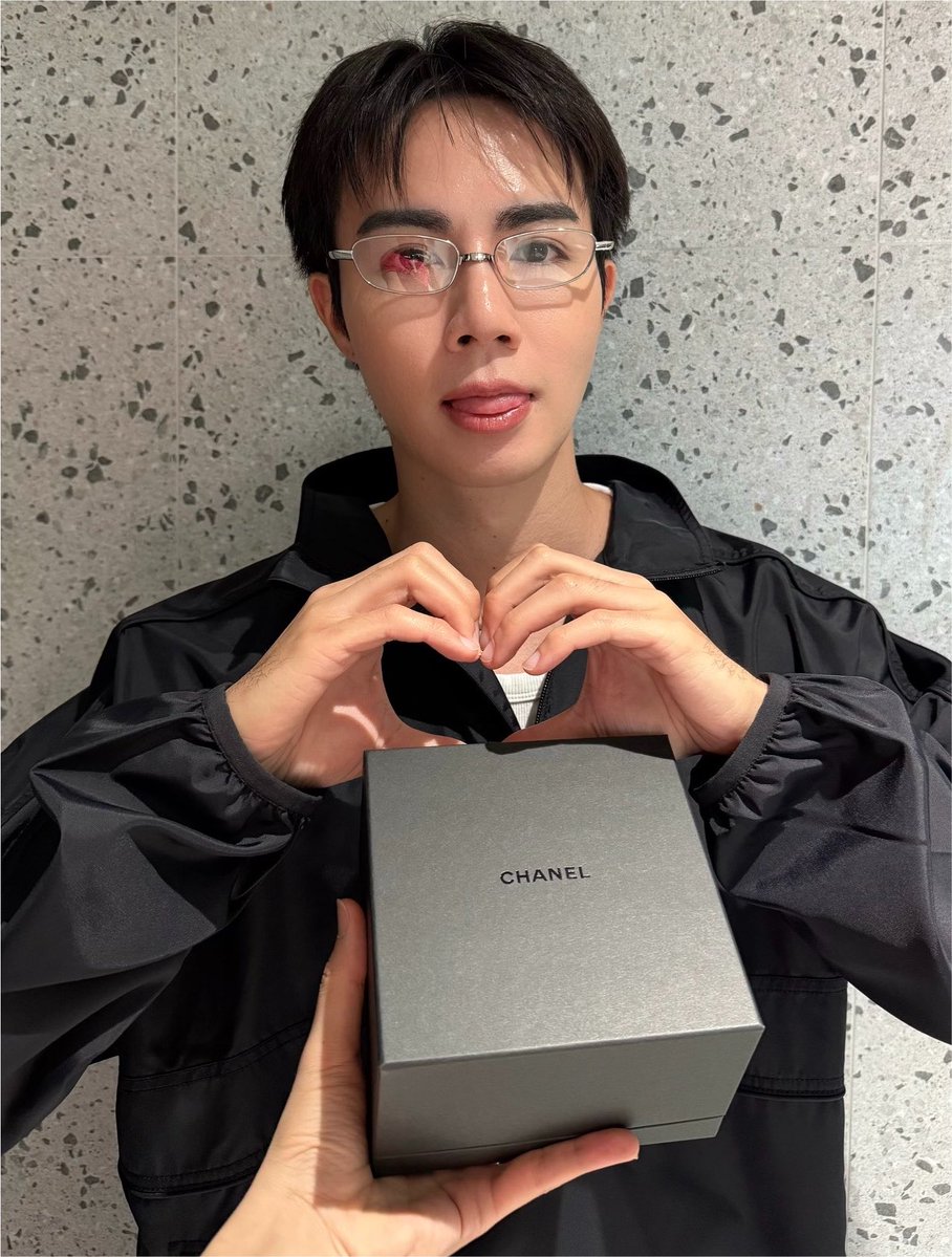 lorloryd's tweet photo. ของขวัญจากพ่อ                    ของขวัญจากลูก https://t.co/EPYG68dxiq