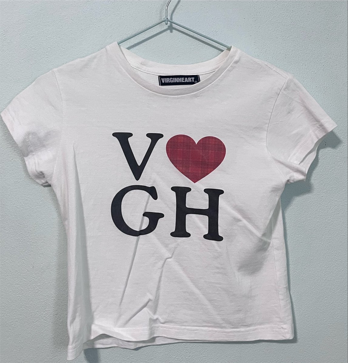 e_verythingb's tweet photo. เสื้อ vgh bkk คอล valentine (ไม่มีขายแล้ว)

          baby tee อก34 ( ราคา 350 ฿)
  
❤️ ตำหนิรอยเฟดจางๆตรงรูปหัวใจ

#ส่งต่อvghbkk #vghbkk https://t.co/ONQprTGuq7
