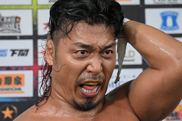 njpw1972's tweet photo. 鷹木「お前がいまリング上で言った通り、高い壁でいなきゃ、若いヤツらもおもしろくねぇもんな。大貴もそうだし、UnboundのIceもOSKARもそうだけど、おもしれえ。なぁ、高々これで1勝3敗？崖っぷち？バカヤロー！いつも言ってんだろ！こっからが鷹木信悟の真骨頂だ！」

https://t.co/dkpD9oZuZg https://t.co/UHgJDGa9lJ