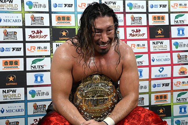 njpw1972's tweet photo. 辻「この『G1』めちゃくちゃ盛り上がってんな。そりゃそうだ。俺だけじゃない現世代のヤツらもベテランたちも最高のパフォーマンスをしている。こんなに暑い夏、熱いプロレス団体は他にねえと思うんだ。その新日本プロレス、俺はここが最高のリングだと思っている」

全文
https://t.co/dkpD9oZuZg https://t.co/T1JqDYZTTF