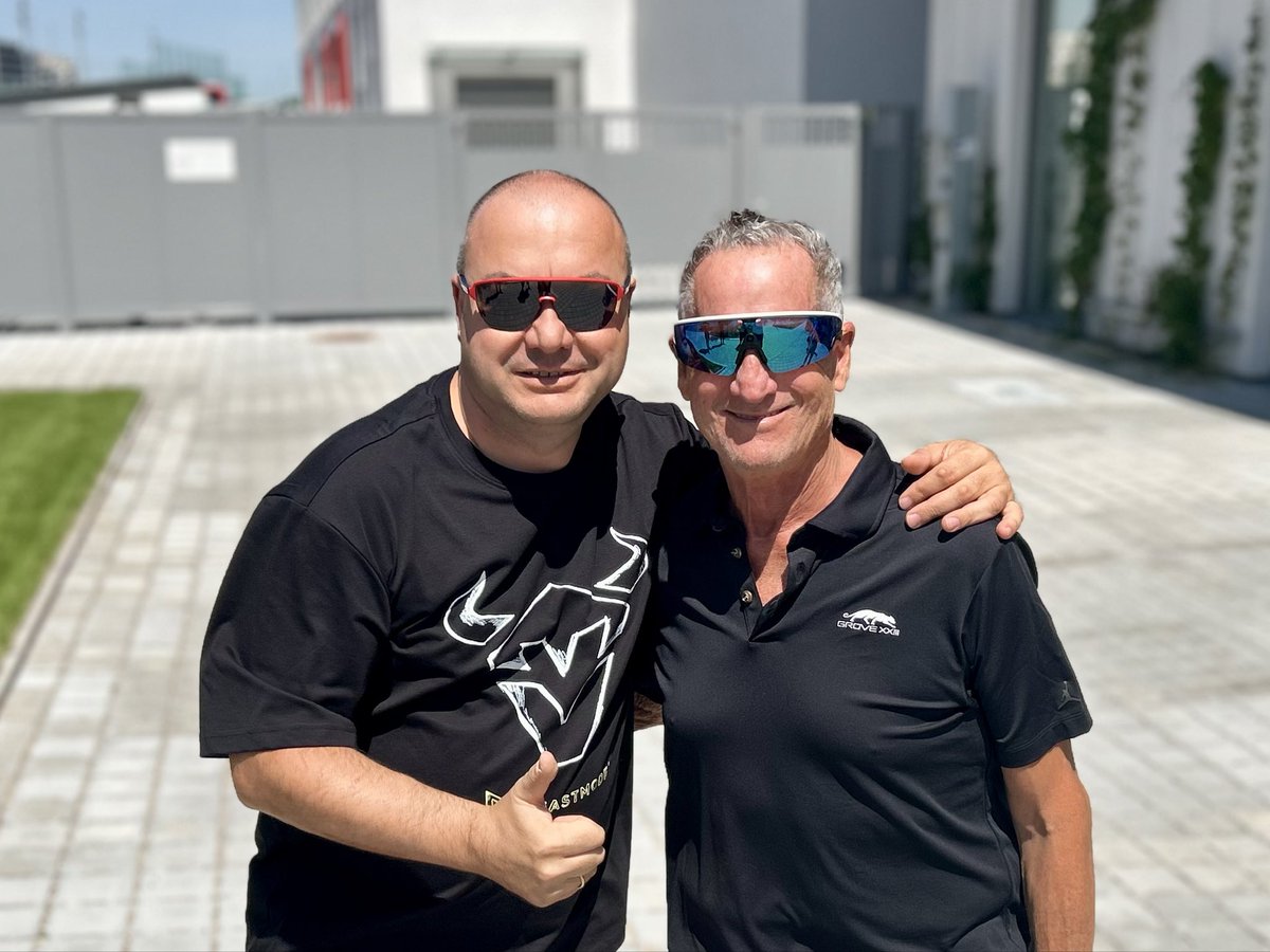 AssenJankulov's tweet photo. A real pleasure to meet you in Vienna @storchyowl ! All the best for the season @swfc ! Seen you soon at Hillsborough! #swfc #preseason #wawaw https://t.co/cvrBLYieK1