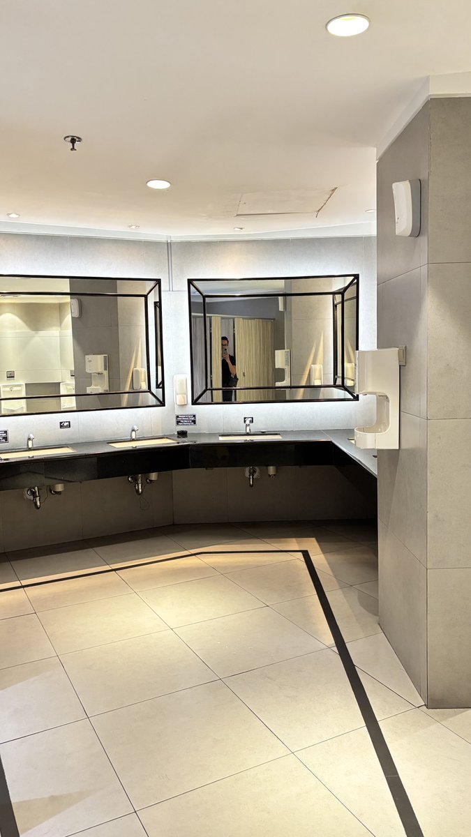 calonpapamudaaa's tweet photo. Malem minggu di sini pasti gak pernah skip toilet ini. Hidem gems semua isinya (YTTA), dari lokal ampe interlokal banyak. https://t.co/jdTyKdq4zp