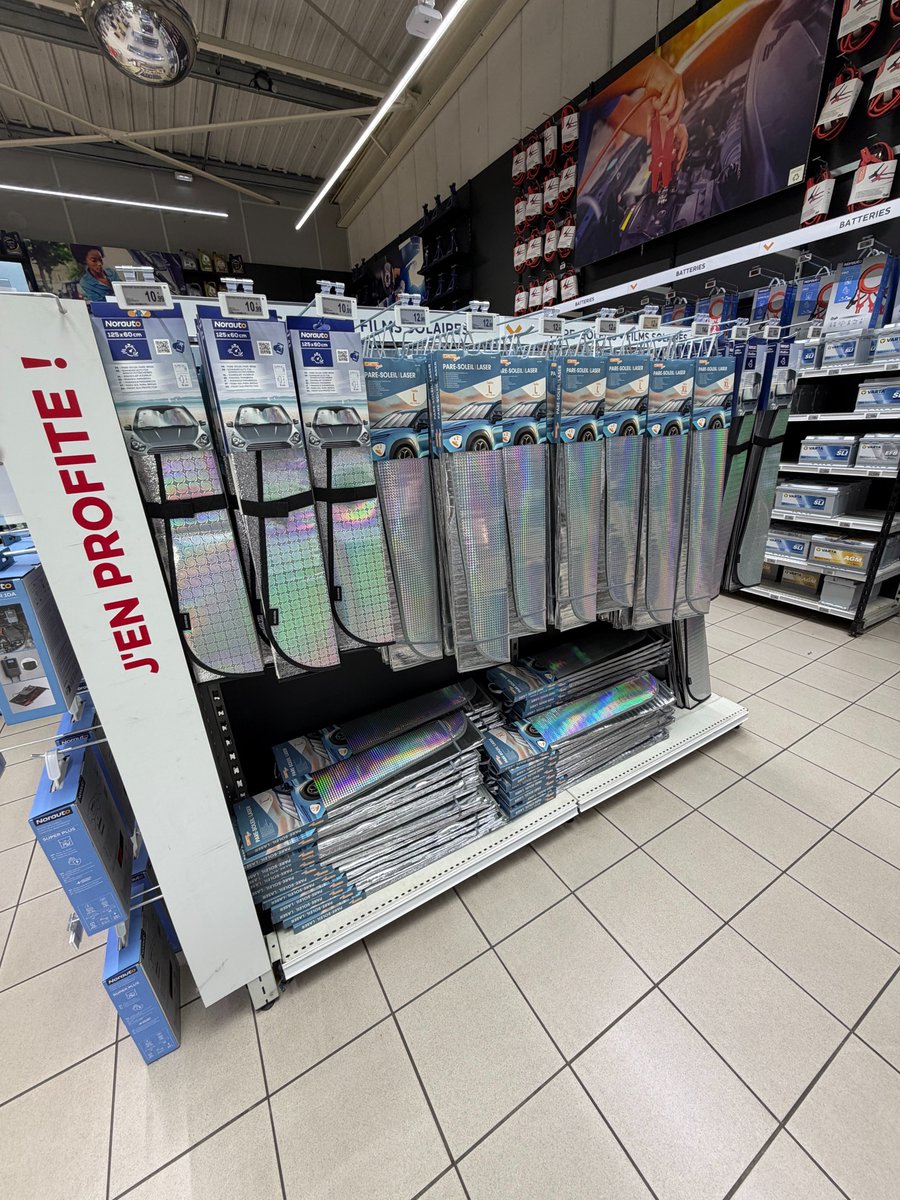 1206Nff's tweet photo. Hello ! 😊

Ca y est ! Les pares soleils sont enfin arrivées !
On vous attends pour vider les stocks, il va faire encore chaud !!

Votre centre Norauto Vichy.

#allier #norauto #vichy #auvergne #paresoleils https://t.co/WiJuxJw3NQ