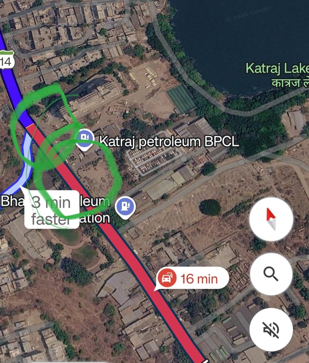 KondePrashant's tweet photo. Simple measures required after studying the reasons fo congestion.
There is a spot where PMPL buses turn.
Everey few minutes PMPL bus has to cross the Pune Satara road causing daily congestion. 
Appoint a Traffic police to regulate PMPL entry exit @CPPuneCity
@PuneCityTraffic https://t.co/yEc2p0vyW9