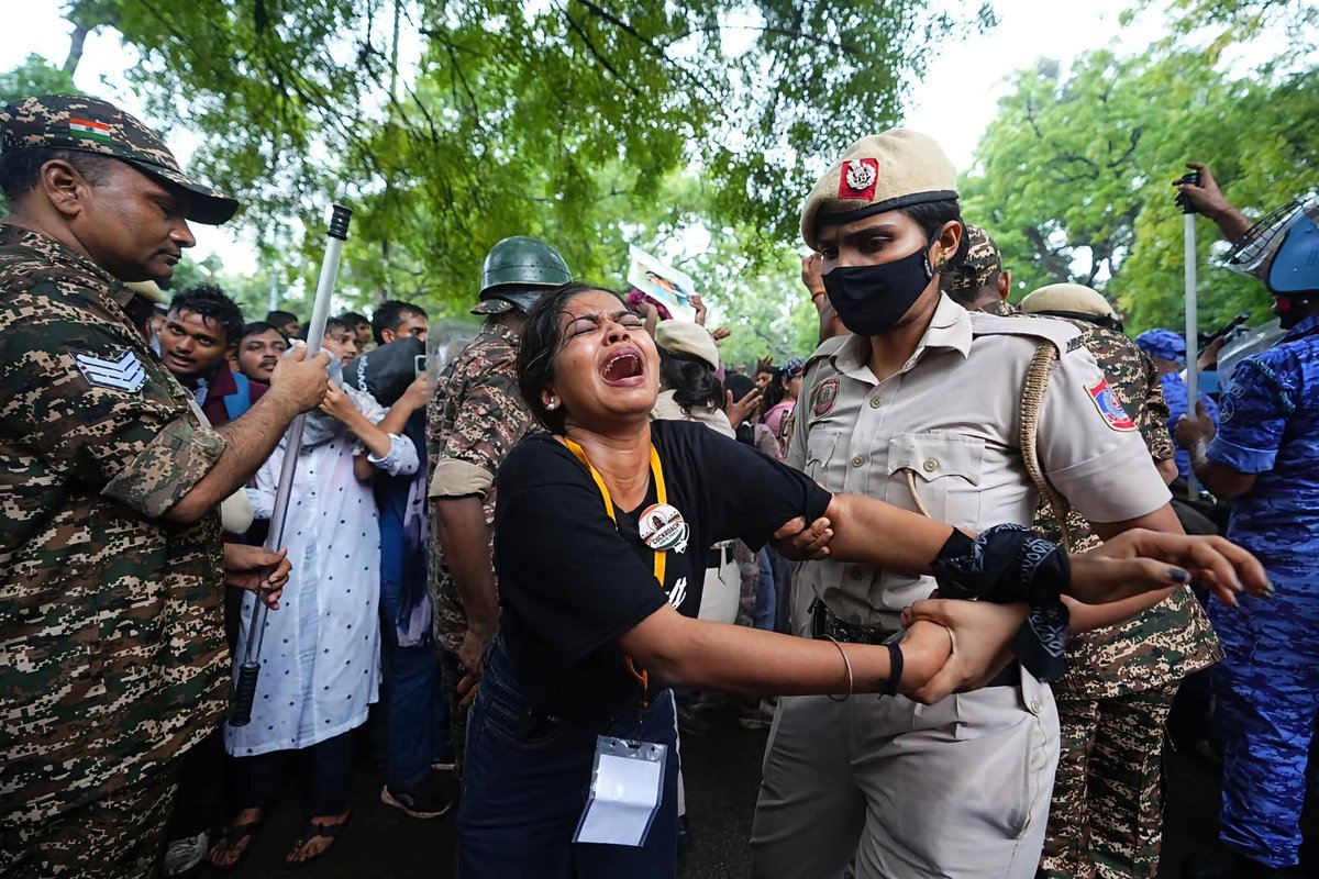 smart_vk143's tweet photo. संघर्ष की इस लड़ाई में ।
युवाओं का लहू बहा है ।।
#cjp #protestcjp #bjpdelli https://t.co/4bozuY4cNK