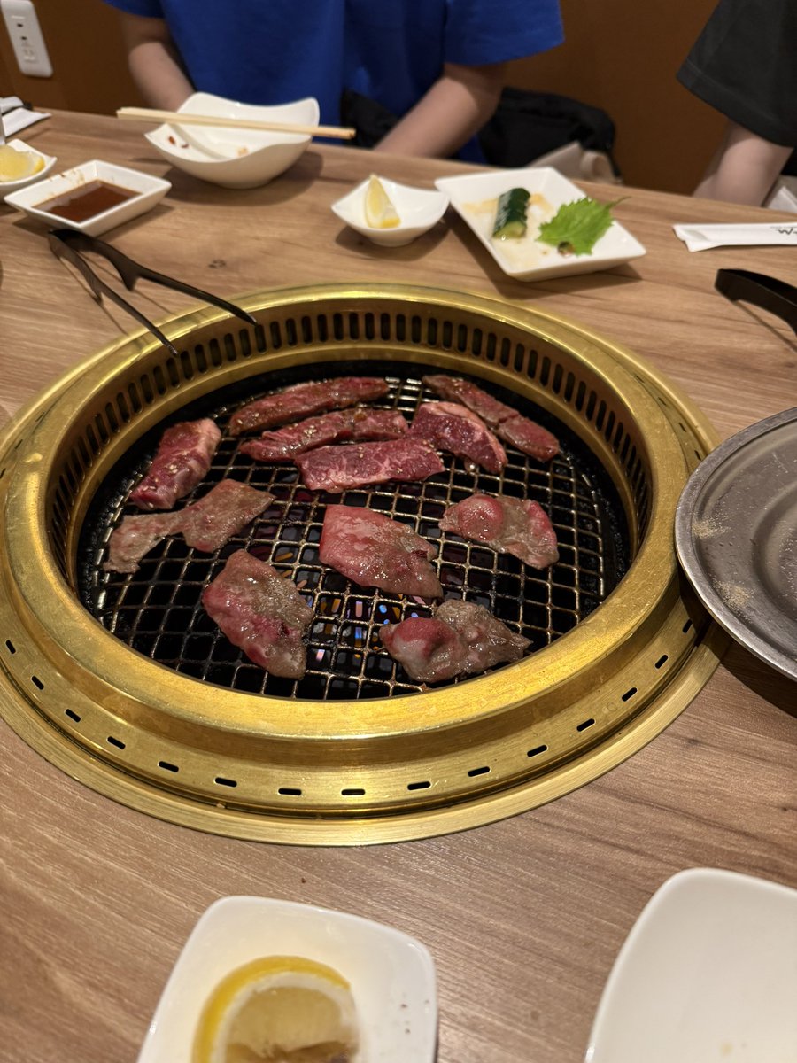 aJiAkMo98's tweet photo. 市民劇で知り合った20代の若者２人とお祝い焼肉。
楽しかった〜！ https://t.co/WzvRhoKYcX