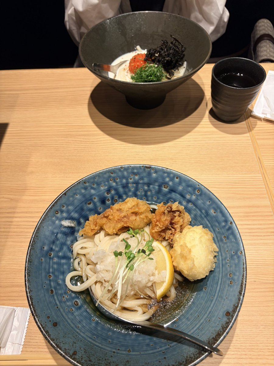 pattun0101's tweet photo. 今日はましゅちゃんと急遽ご飯🥢
急に誘った上に雨なのに私のビジュも終わってる状態（仕事終わり）なのにOKしてくれてありがとうございます😭😭🙏🏻💕💕
色々話せてましゅちゃん補給できて良かった✨✨
衣装のご返却が目的なのにお土産もめちゃ貰ってしまった🤭💞💞
ありがとうございます🙏🏻🙏🏻🙏🏻 https://t.co/2lZyAP3uSW