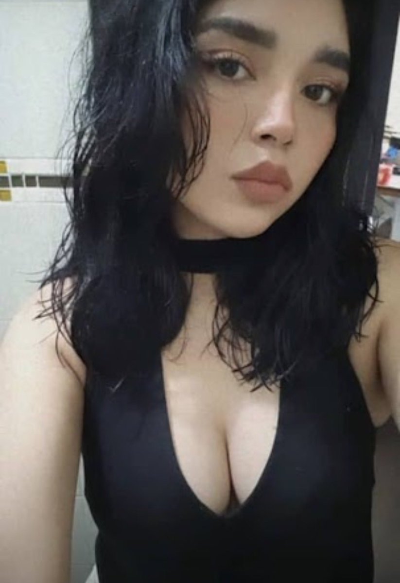 D2411465's tweet photo. Como ven a mi puti novia enseñ��ndose, quieren que le digan que harían con sus tetas https://t.co/Z016bBog2S