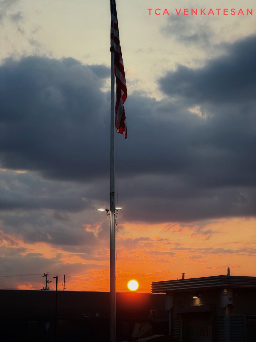 tcavenk's tweet photo. A Michigan Sunset https://t.co/OtR9bASUvy