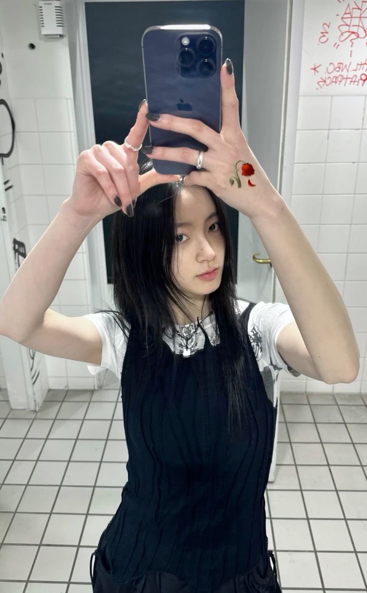 ZIYOUNGchic's tweet photo. @develvera Lagi di toilet bentar beb https://t.co/Yllysueho4