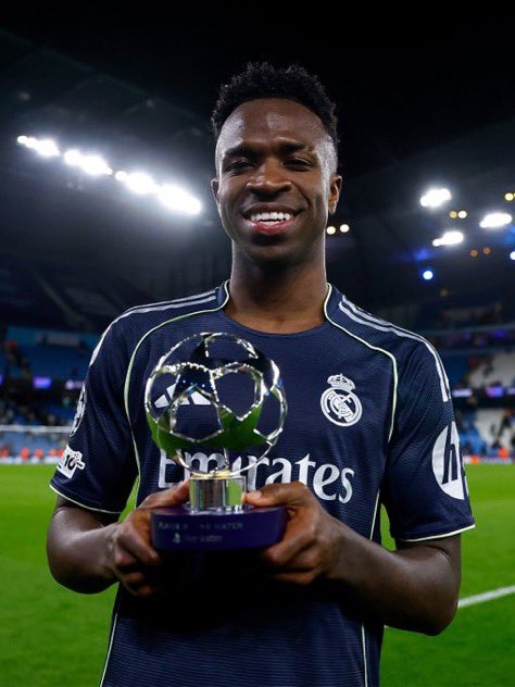EditionMerengue's tweet photo. 🚨🚨🚨 Arsenal est intéressé par Vinicius. Aucune discussion entre les deux clubs actuellement.

Le Real Madrid ne veut pas perdre Vinicius gratuitement.

[@David_Ornstein] https://t.co/9D8o9siAEE