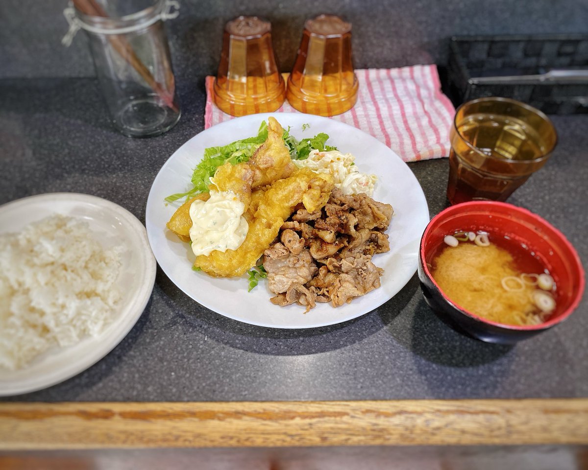 _abeko1115's tweet photo. ステーキハウスB＆B

A 豚黒コショー炒めと取り天タルタル盛り合わせ ¥900

昼食は神奈川県横浜市で。ボリュームがすごかった。 https://t.co/mwL6gGpVxn