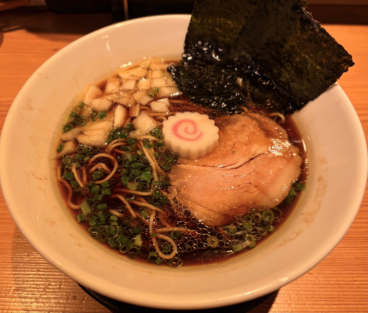 honetsuru0223's tweet photo. 酒場ツルクロ   ＠鶴ヶ島
ツルクロブラックらぁ麺 https://t.co/WCNqCW4dac