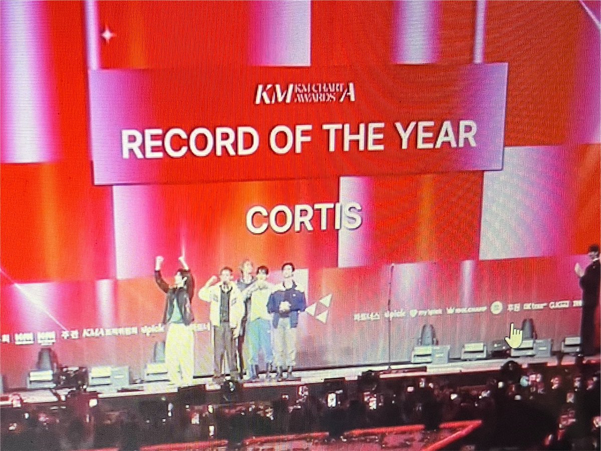 sseanmeng's tweet photo. they did it🏆🤍
#cortis #daesang #KMA https://t.co/xDXOum9tL1