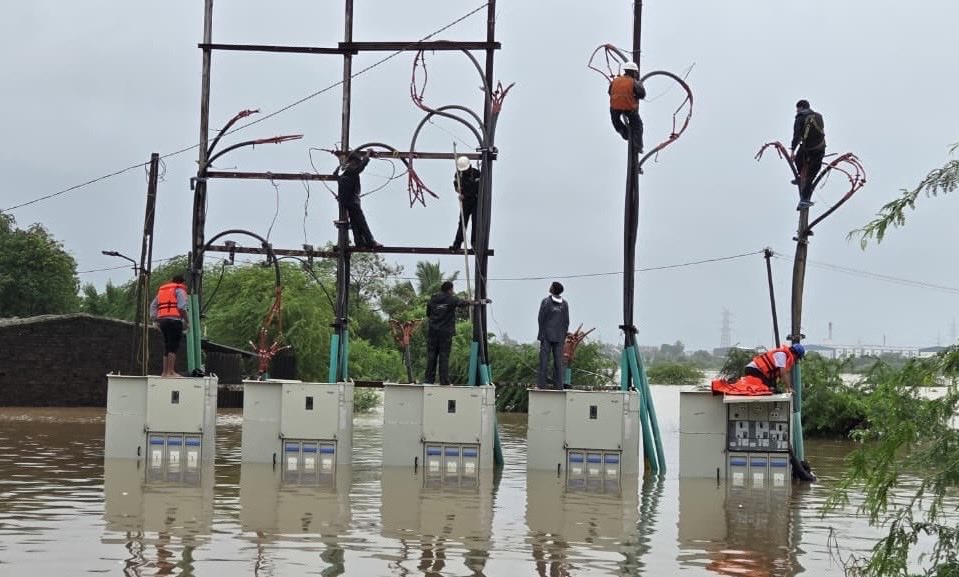 GuvnlOfficial's tweet photo. Powered by commitment. Driven by service. ⚡

When heavy rains disrupted power, DISCOMs teams across Gujarat worked day and night to restore electricity. A salute to every engineer, technician and field worker who helped bring light and normalcy back to thousands of homes. https://t.co/kM47ovYJin
