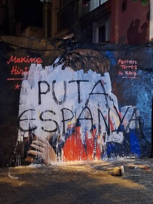 Nawiigonzalez's tweet photo. @Argenpoirot Claro! Con razón taparon el mural, una vergüenza nacional esta loca no asumida. https://t.co/IsdCNvC6ar