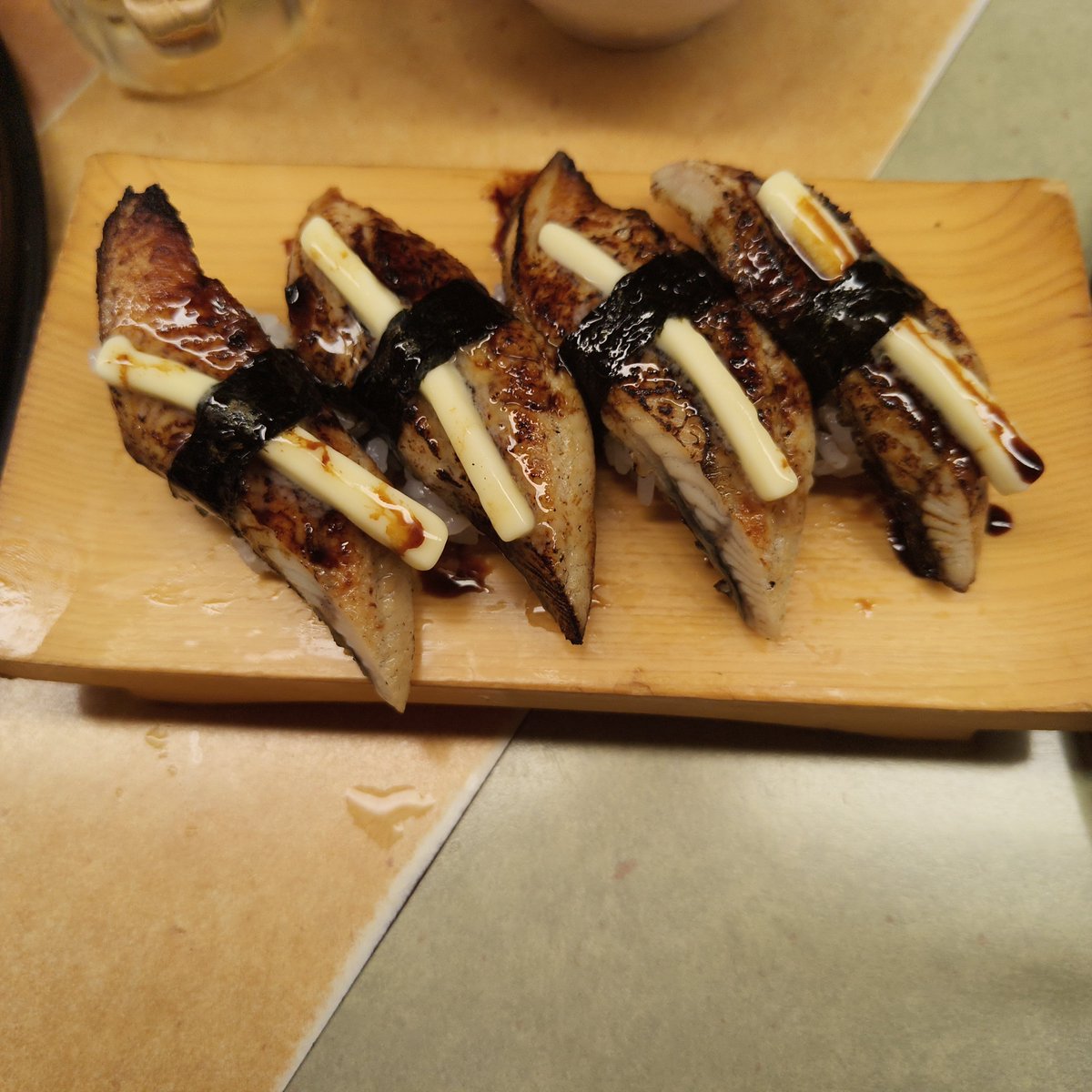 bechiryota's tweet photo. 親友と会って寿司食べたり、シーシャを吸うなどをした https://t.co/axu6FtEaoV