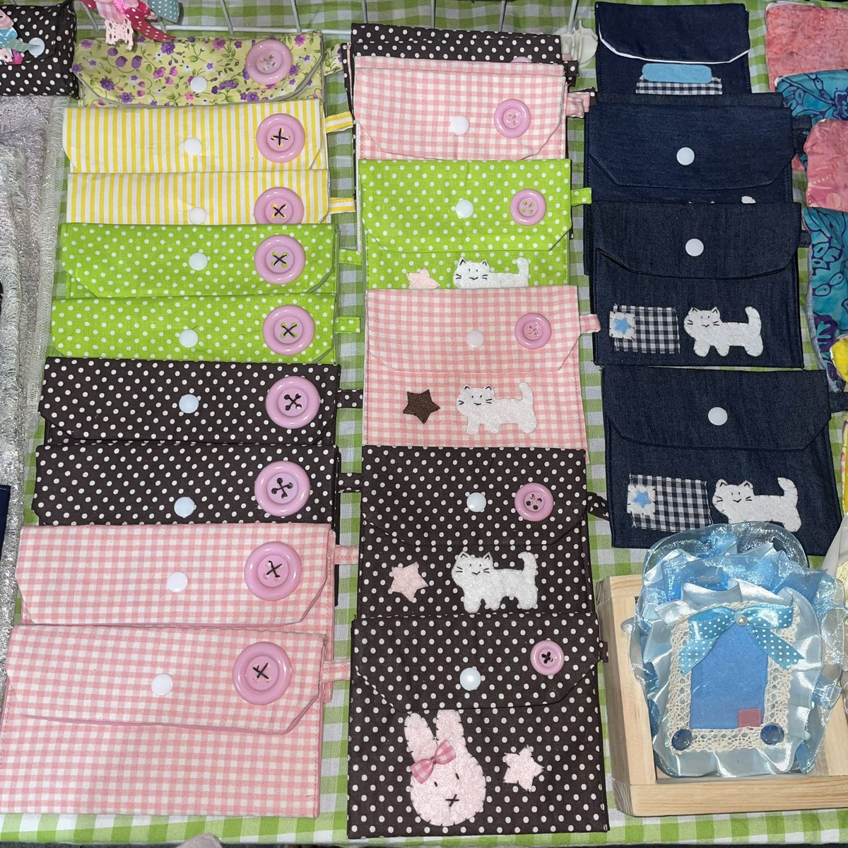 loveabeadss's tweet photo. @jinnieright pouch 20k, keychain 9-15k kak^^ https://t.co/juXyi7JeJm