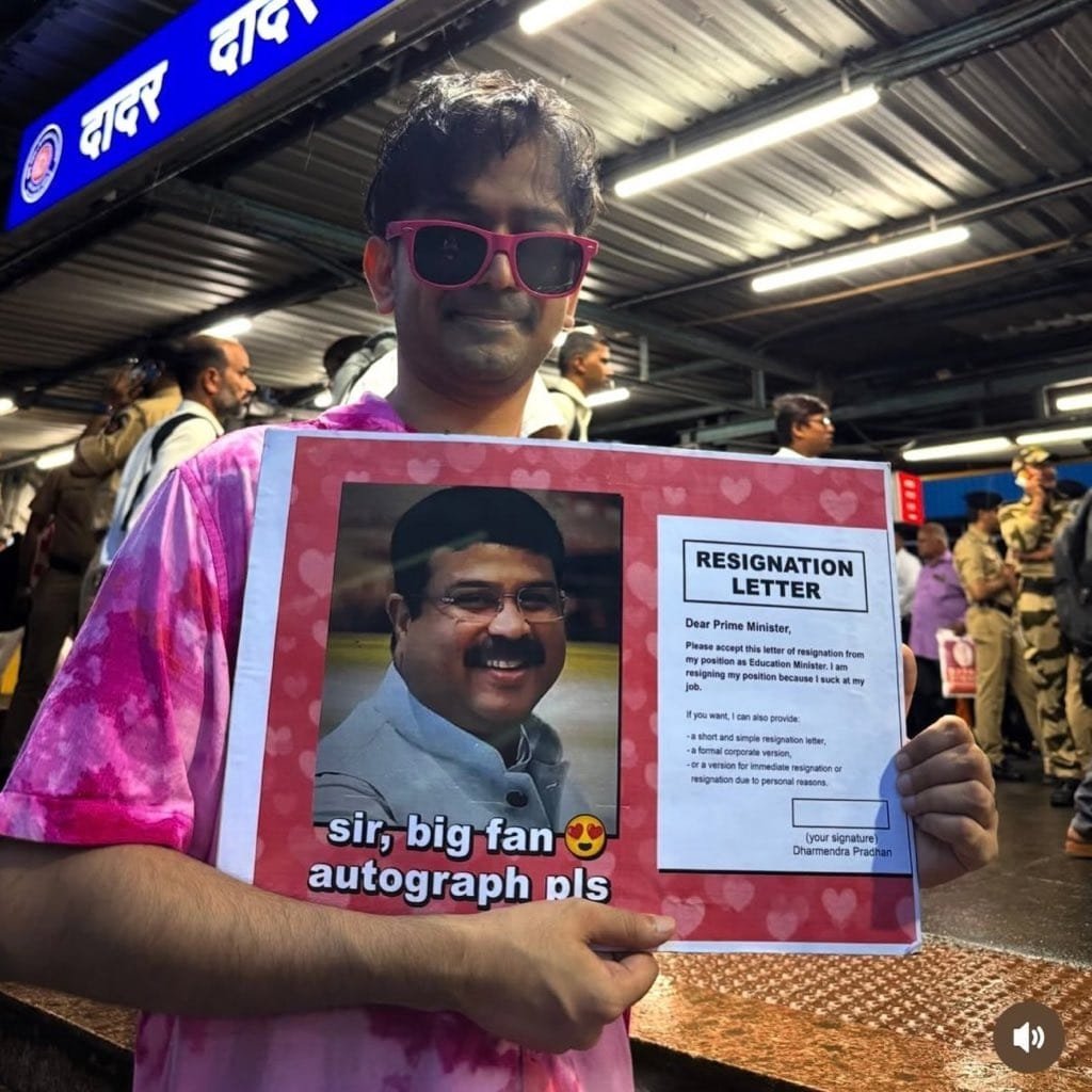 kumar4rindia's tweet photo. if you want the Ministry to act, just print a heart bordered sign and stand at Dadar railway station😋

#NEETExamProtest https://t.co/XtJEV09fke