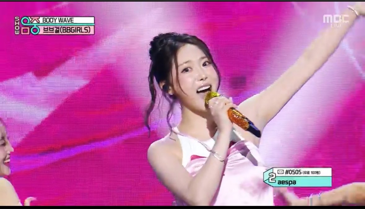 Rlaeunsol165's tweet photo. 260725 쇼!음악중심 브브걸 언니들
Body wave 🐳🩵🦋
그와중에 민영언니 머리 묶은거 완전 예쁘잖아 🩷🥹 
은지언니는 생머리가 예쁘고 유나언니는 평생 단발이 어울려 👍🏻
.
.
#여름무대 #comeback #260725_쇼음악중심 #bbgirls #summerqueen #bodywave #KHL #음방 #bbee https://t.co/jkEgCKOJta