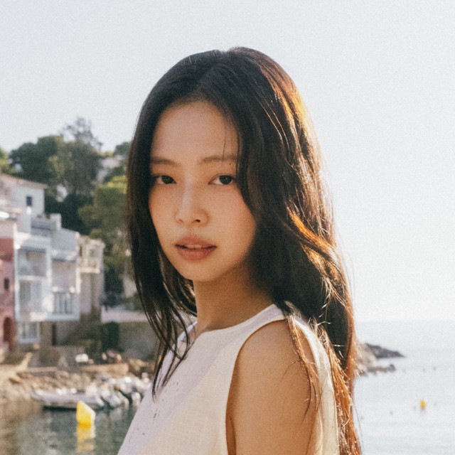 kchartsmaster's tweet photo. “Less Than a Lover” by JENNIE debuts at #38 on MelOn Daily Chart. https://t.co/yX4muIVS9Y