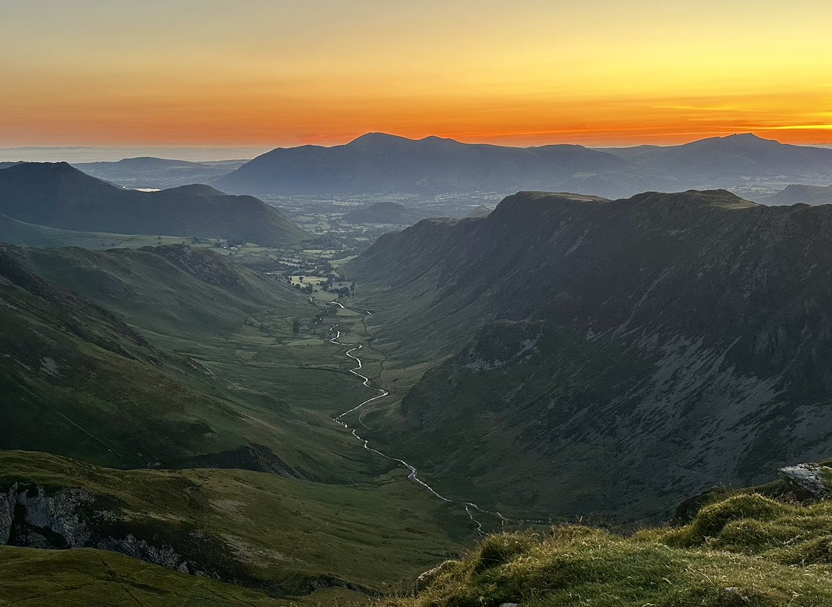 Martin_C1960's tweet photo. Dawning of a new day, looking down on the beautiful Newlands Valley @keswickuk @RathboneKeswick @LakesCumbria https://t.co/EEWkqCk2mA