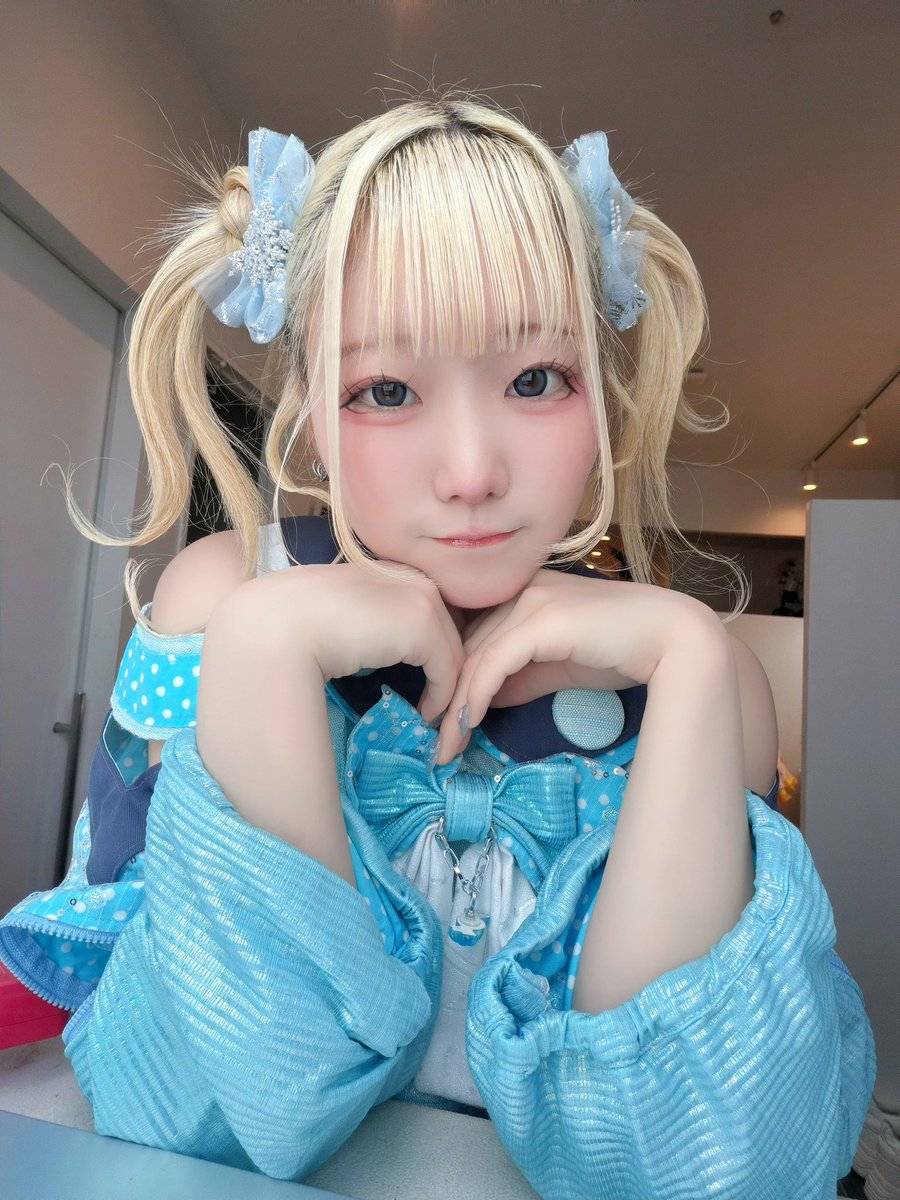 mau_lpop's tweet photo. おつかれさま〜う🩵🪽

明日は枕投げに水かけライブです‼️
どっちも怪我と水没しないように気をつけてねでもちゃんと枕投げるし水でスマホ狙いに行くね🔫💦？

そして1本目はメリーミューズさんのサポートメンバーさせていただきます✨️
ホンマにドッキドキでやばい（語彙力）なので生暖かい目でめっちゃ見てください👀全力で楽しみますよ???????

🍭ろりぽっぷ!!!!!!!🍭
🎤11:30~11:55
🤝13:30~14:30（終演後）

✨️👾メリーミューズｻﾝサポートメンバー👾✨️
🎤12:30~12:55
🤝13:30~14:30（終演後）
📍 神田CLUB F#
🎫 https://t.co/oe4w9p59f0
前売り7/25(土)23:59まで購入可能⭕️

7月26日（日）【2本目】

🎤17:45~18:05
🤝18:55~19:55
📍 日本丸メモリアルパーク 屋外メインアリーナ（横浜市西区みなとみらい2-1-1）
📸全編動画静止画撮影OK✨️
- ̗̀⚠︎ ̖́-水かけライブ🩵
🎫 https://t.co/e1mGJ34MBH
前売り7/25（土）23:59まで購入可能⭕️

おやすみ〜行ってらっしゃい🐱