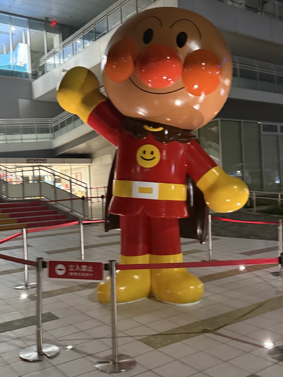 link_hiro's tweet photo. 夜のアンパンマン https://t.co/M5ByOOr5y9