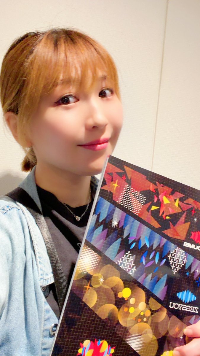 Yaskiyo_manager's tweet photo. #アイマスIWSF_DAY2
会場で有志を見届けました🌟
マジのマジで素晴らしいLIVE過ぎました…🔥
ミュージシャンの皆様
全アイドルと、みんなを支えた皆様
本当におつかれ様でした✨

プロデューサーさん、
最高にアツい声援をありがとう‼️
夏樹、最ッ高に楽しそうなLIVEだったよ⚡️センキュー‼️❤️‍🔥
やすきち https://t.co/jOO0Ffd89T