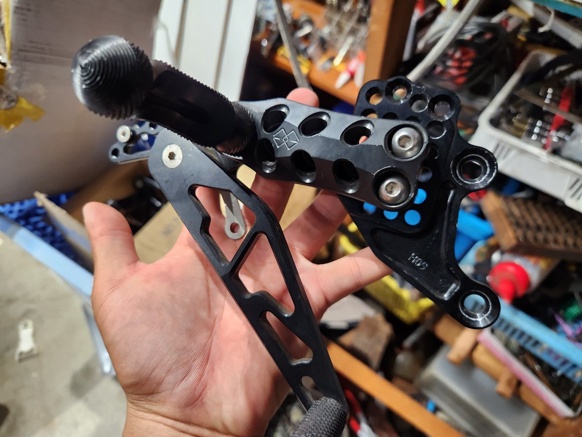 4mini88monkey's tweet photo. やべ!!
車種不明で買ったギルズツーリングのバクステが油冷とピッチドンピシャや! https://t.co/Rm5KLgAP4E