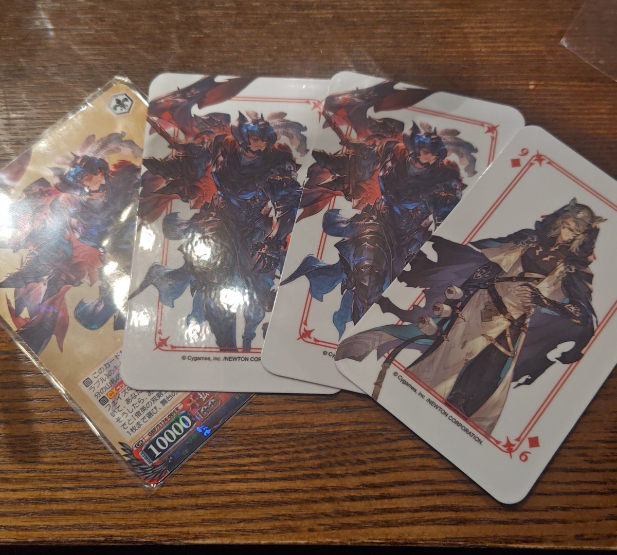 m_inex's tweet photo. 奇跡的にラインハルザ推しのお姉さんに会えてあの時の私です、って言ってラインハルザ渡せたので良かったです（隣で友達がそんなことある？って顔してた）あとニーアを欲しがってたお姉さんがいて持ってないです〜って言った後に速攻引いて慌てて呼び止めてしまった（なのでノルマは皆様のお陰で達成） https://t.co/BkZZw1IMqt