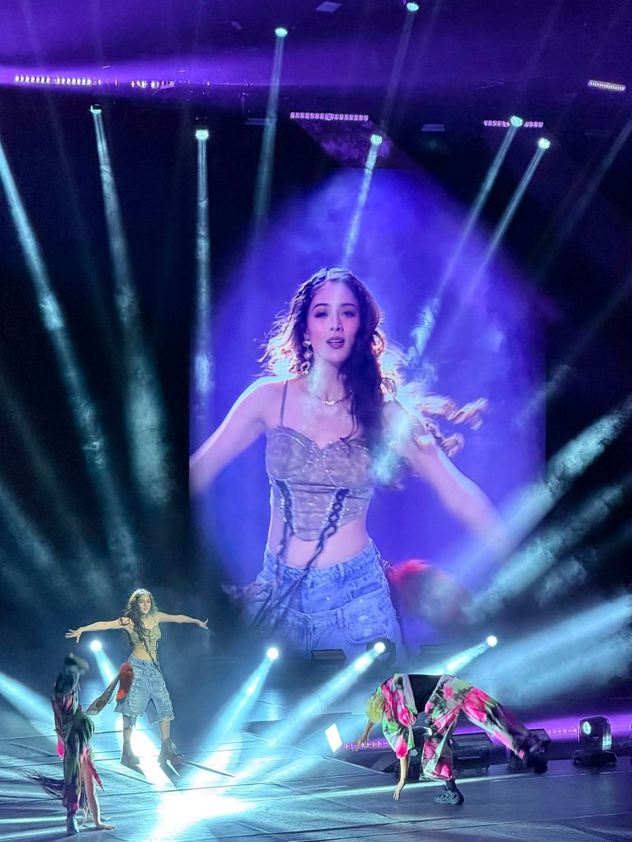 allforKimPau's tweet photo. Ganda ng kuha nya dito👏🏻✨️ Queen of the Dance Floor indeed💯

ctto https://t.co/jWhxSZKJus