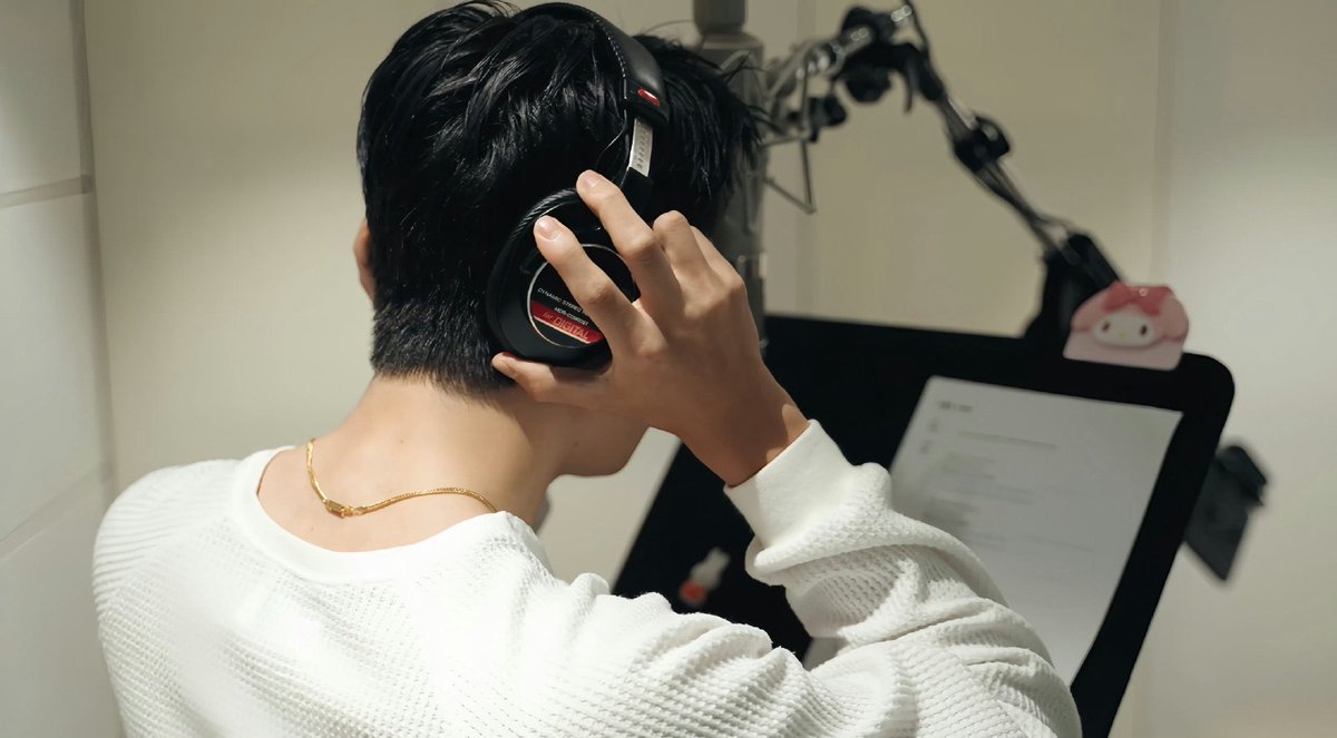 linlin_SHS2's tweet photo. 저 초깜찍 마이멜로디는 뭐야?ㅋㅋ 왕자같은 뒷모습을 하고 공주스러움도 놓치지 않는 진정한 공주의 애티튜드🤣🧡 https://t.co/EJEofKY4Xu