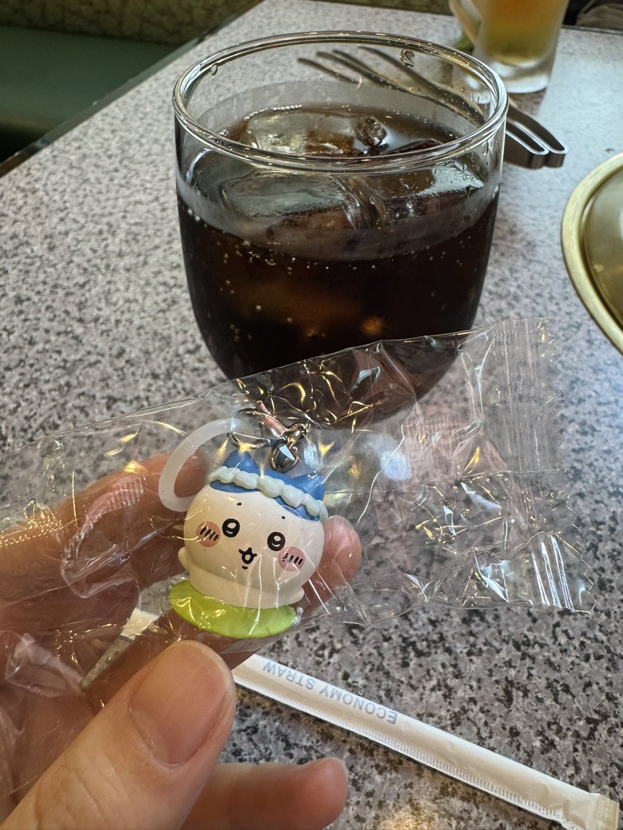 mos_cube's tweet photo. すっげぇ映画を見た、な、と！
かわいいのにバチくそな内容なの本当最高だよ🏝️🐟🔋
これはまたすぐ見に行きたい！

特典はハチでしたかわゆい💙 https://t.co/WczNIX1W2g