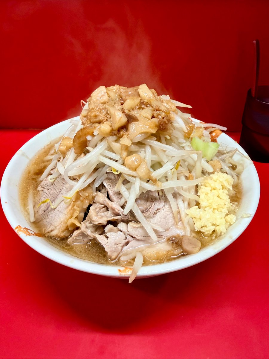 SAK_SAK_SAKUMA's tweet photo. ラーメン二郎 一橋学園店！！！

今日行ってきました！！
まさに『実直な美味さ！！！！！！』
この言葉に限るぐらいのドストレート！！
美味すぎました！！！！！
午後の開店前に並んですぐなんで乳化スープもまださっぱり楽しめました！

コールはニンニク、ヤサイ、アブラ https://t.co/p6Som992f1