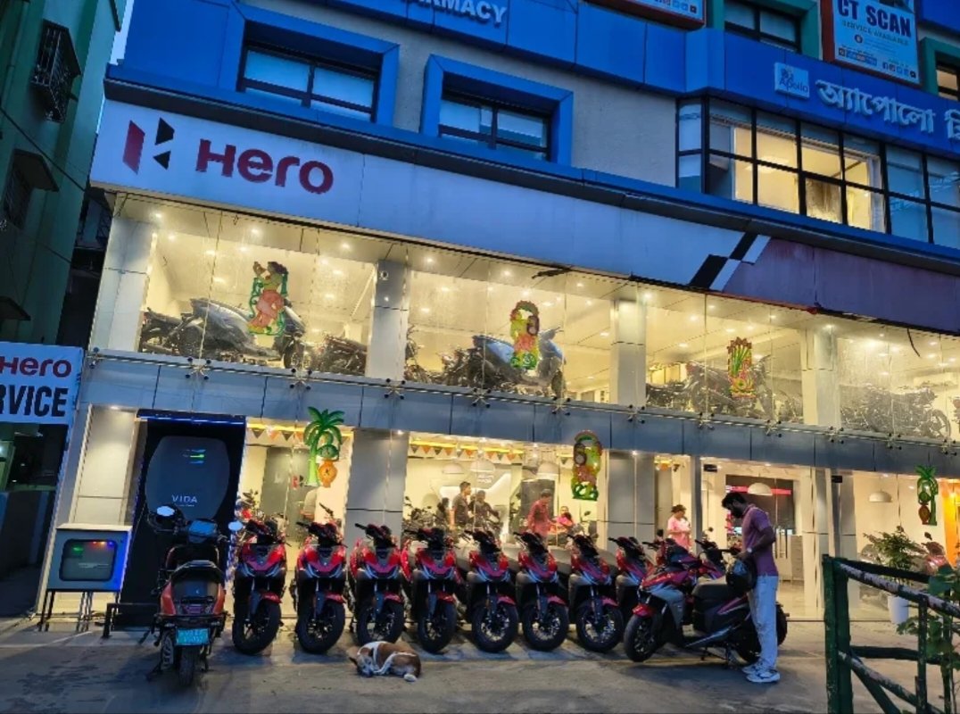 ADITYAGHOSH12's tweet photo. I had a very disappointing experience at an authorized Hero dealership.

I visited the showroom to purchase a new Hero motorcycle. I informed the sales executive that I wanted to buy my insurance online because I was getting the same coverage at a much lower price. However, I was told that I had to purchase the insurance from the dealership, and I was pressured into doing so. This kind of forced selling is completely unacceptable.

To make matters worse, after completing the down payment, I found out that they do not provide even a basic helmet with the motorcycle. I refused to take delivery because riding a new bike home without a helmet is unsafe and irresponsible.

As a customer, I expected transparency, freedom of choice, and basic concern for road safety from an authorized Hero dealership. Instead, I felt misled and forced into unnecessary expenses.

I request @HeroMotoCorp to investigate this matter and ensure that its authorized dealers do not force customers to buy insurance from them or engage in unfair sales practices. Customers should have the freedom to choose their insurance provider, and safety should always come first.

Outlet name : M/S SMSG Automobiles - Hero MotoCorp

Outlet address Ground Floor, VIP Road Baguhati, Krishnapur, Narayantala West, More, near College, Kolkata, West Bengal 700101
#HeroMotoCorp #CustomerExperience #ConsumerRights #RoadSafety #UnfairTradePractice @HeroMotoCorp @comsumer@jagograhakjago and @nch1915