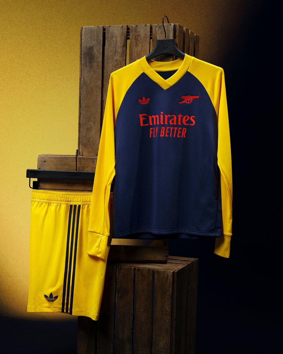 Arsenal's tweet photo. Dress to impress. 

Our pre-match collection is now available on Arsenal Direct and in-store 🛒  

🤝 @adidasfootball