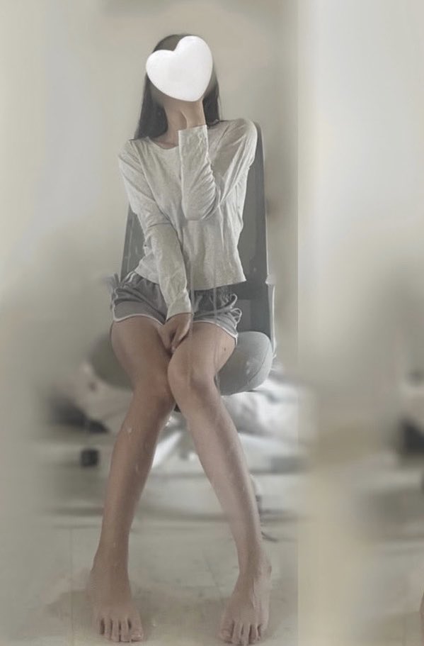 Kzr4n's tweet photo. 部屋着こんなのだとシコくない？😖 https://t.co/RU9iy0eTOQ