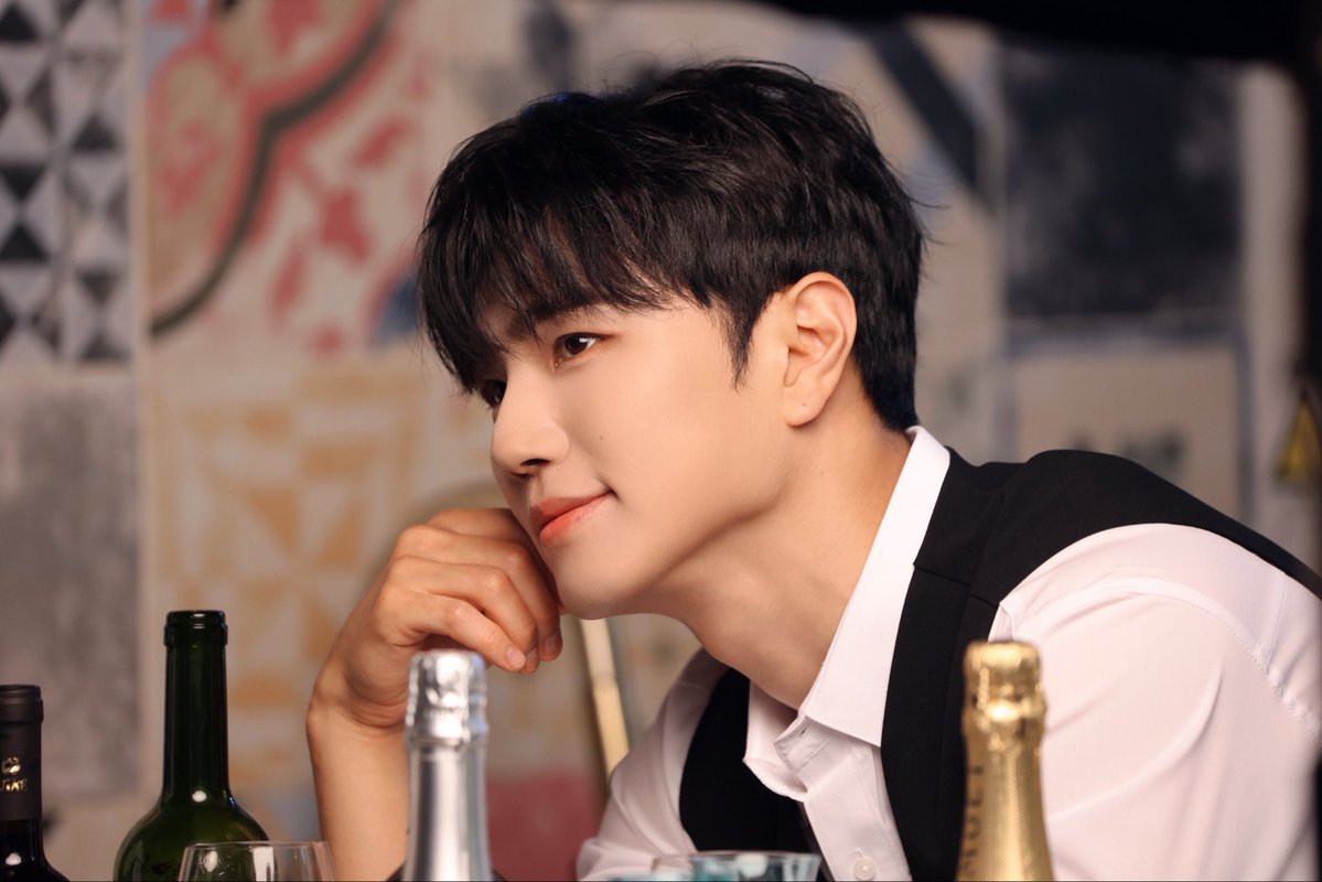 kotaewoon_'s tweet photo. “ 사랑은 한잔으로 시작됐다 ”☕️🍷

뮤지컬 <카페인>

2026.08.20 - 10.25
🎭대학로 더굿씨어터

저의 첫 뮤지컬 데뷔 작품 <카페인> 
많이 보러 와주세요!😊 https://t.co/ASy44U0U2z