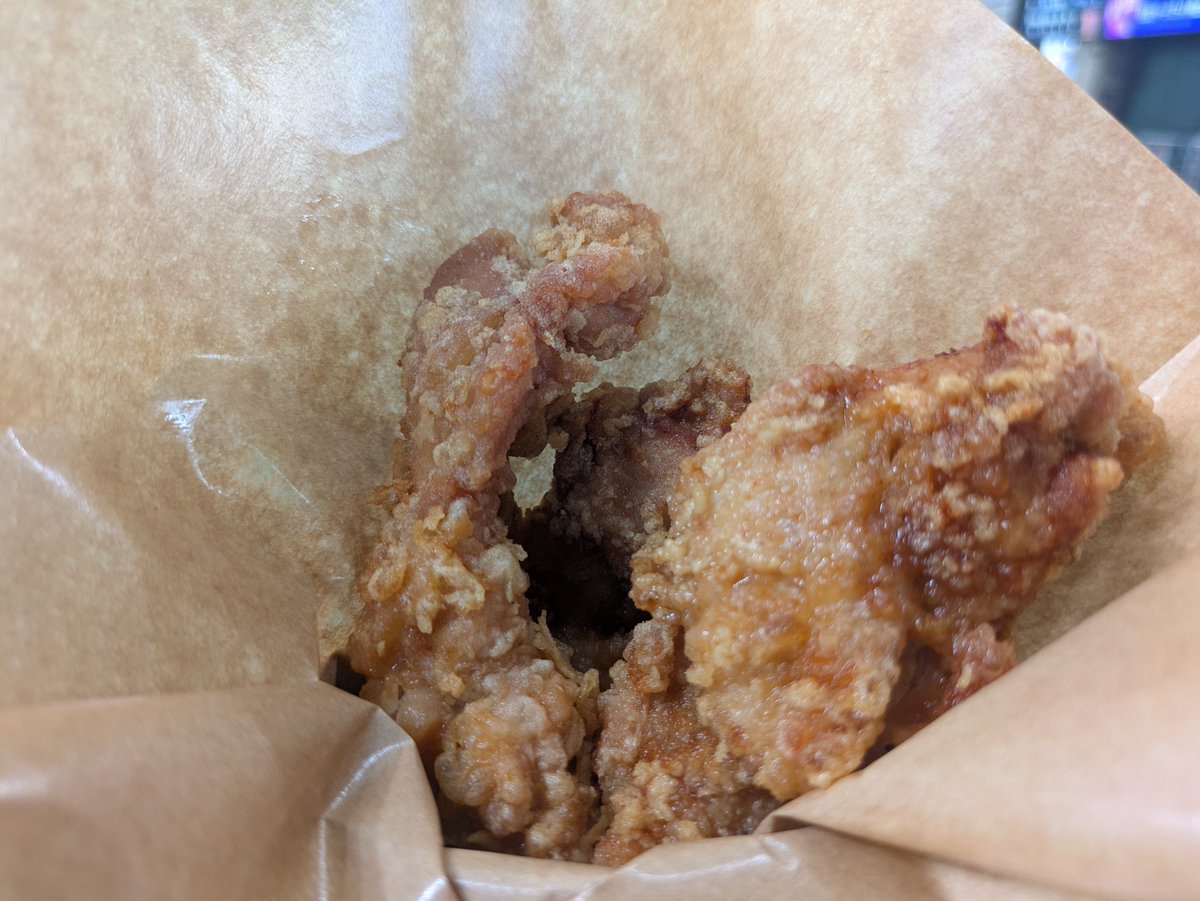 takkey_m's tweet photo. ここの唐揚げドチャクソ美味しい✨️帰りにモンスター貰った✨️ https://t.co/uaswMqhMCW