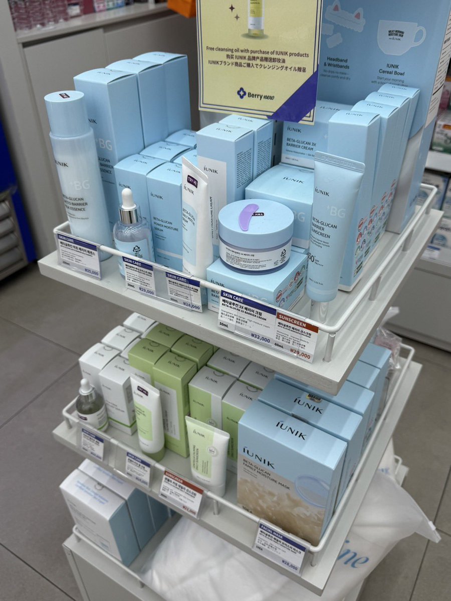 melu1118k's tweet photo. ベリーニュー薬局に行ってきたよ🇰🇷🩶
明洞で1番大きな薬局で品揃え豊富!!
予約すると本確肌診断ができるよ📸
そして日本語対応も可能だから
わからないことや、オススメの商品など
気軽にきけて安心してお買い物できたよ!!
オススメブランドはiUNIK（アイユニク）
乾燥肌や敏感肌さんに👍🏻
特典もあってお得だから
ぜひ明洞行く時は寄ってみてね✧*｡ 【PR】