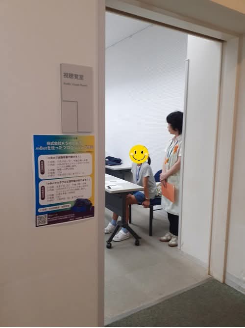 Inagilib's tweet photo. 【mBotを使ったプログラミング教室】#中央図書館
本日は初級編
稲城市内のIT企業 #株式会社KSK 様に開いていただきました
若手社員の皆さんの手厚いフォローの元、試行錯誤が形となる素敵な場となりました

受付は夏!体験ボランティアの小学生が立派に勤めてくれました。ありがとうございます! https://t.co/3tRLmLRr2C