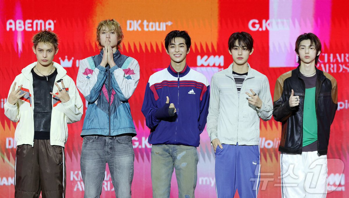 KE0NH0's tweet photo. dihina gak tumbang dibilang outfit mau senam yang penting dapet daesang bang🙏🏻 https://t.co/jCMm8FIuui