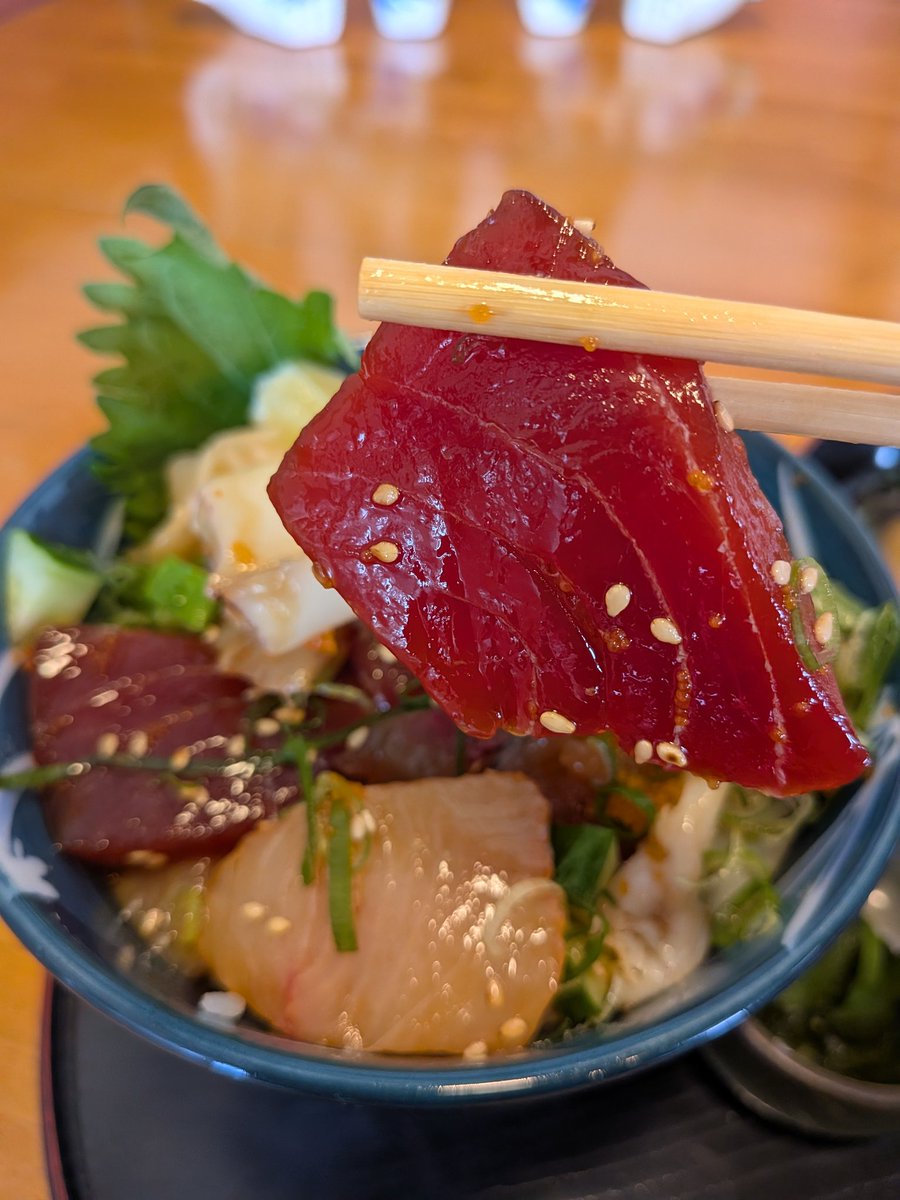 te_17513's tweet photo. 魚魚(トト)丼　1800円(税込) https://t.co/sVqgaMnLdf
