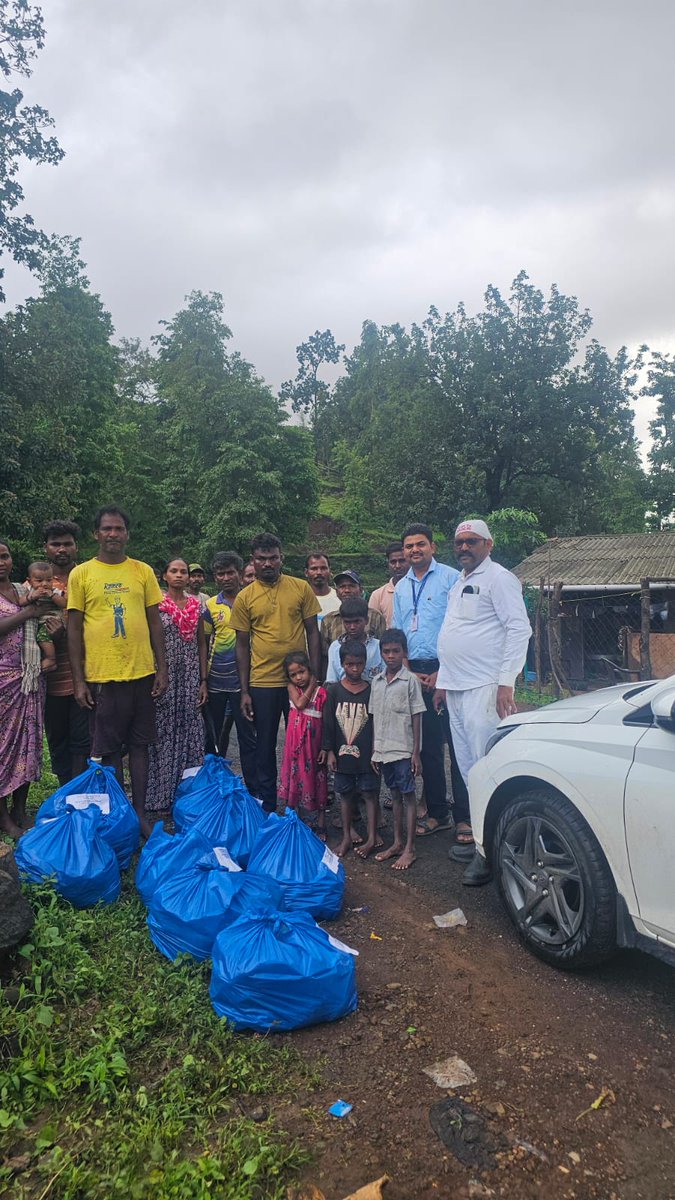 collectorvalsad's tweet photo. જિલ્લા વહીવટીતંત્ર દ્વારા પૂરગ્રસ્ત પરિવારોને  ફૂડ કિટનું વિતરણ સતત કરવામાં આવી રહેલ છે. @CMOGuj @sanghaviharsh @SEOC_Gujarat @InfoValsadGoG https://t.co/PZXviQjhBY